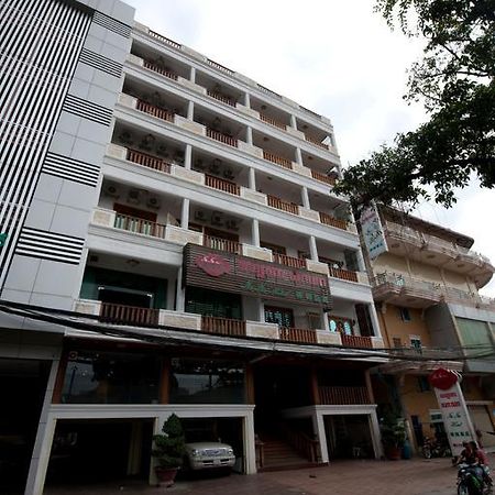 Circuit Hotel & Cafe - Nana Hotel พนมเปญ ภายนอก รูปภาพ