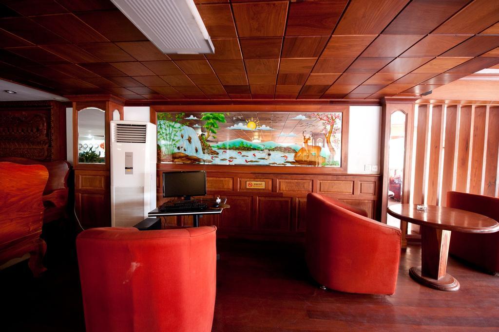 Circuit Hotel & Cafe - Nana Hotel พนมเปญ ภายนอก รูปภาพ