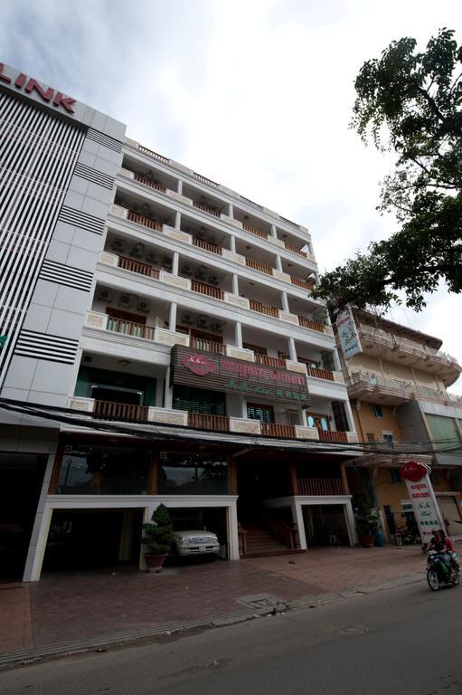 Circuit Hotel & Cafe - Nana Hotel พนมเปญ ภายนอก รูปภาพ