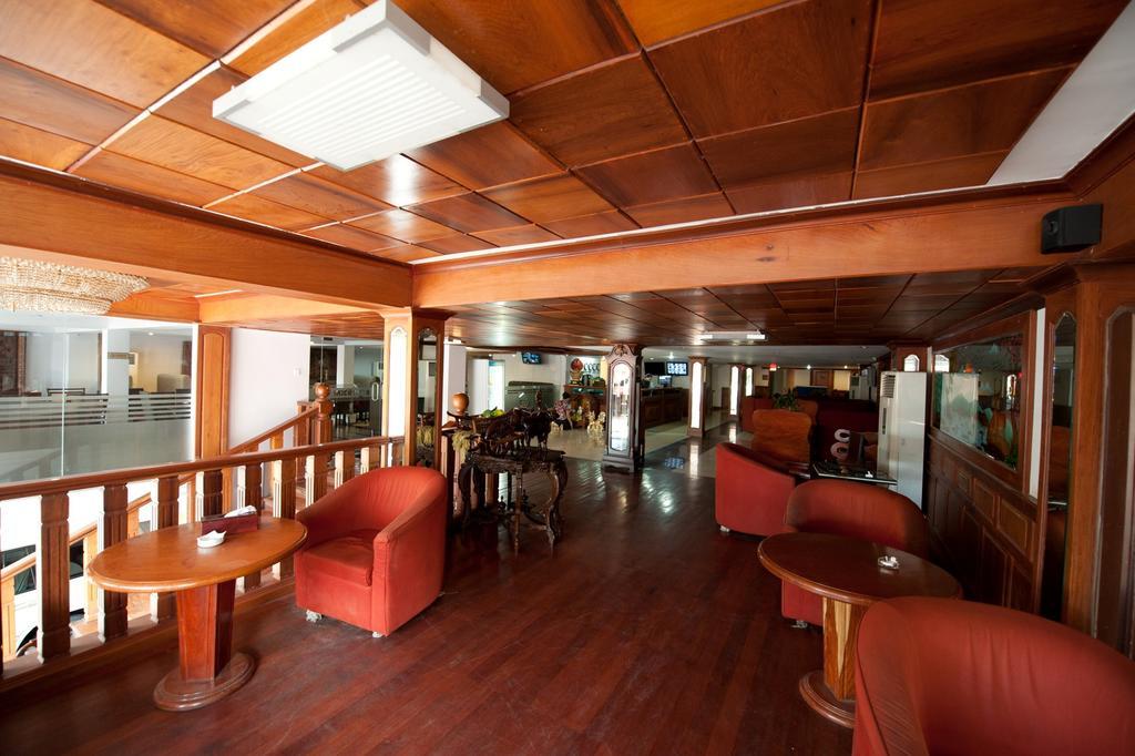 Circuit Hotel & Cafe - Nana Hotel พนมเปญ ภายนอก รูปภาพ