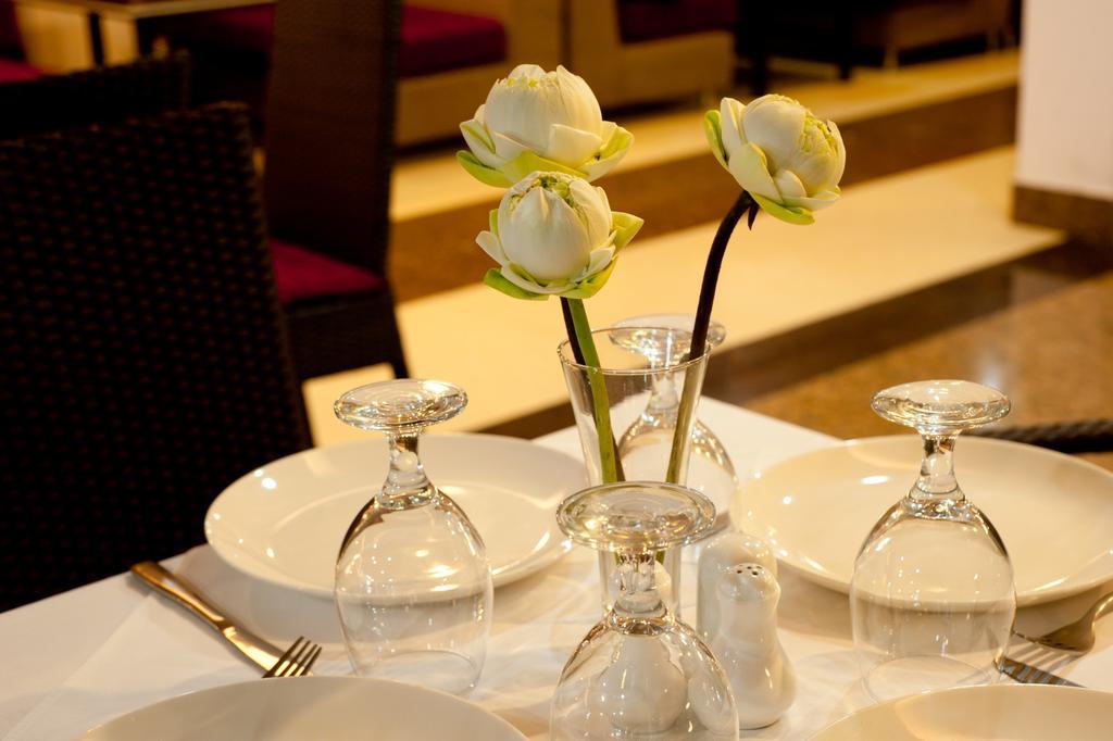 Circuit Hotel & Cafe - Nana Hotel พนมเปญ ภายนอก รูปภาพ