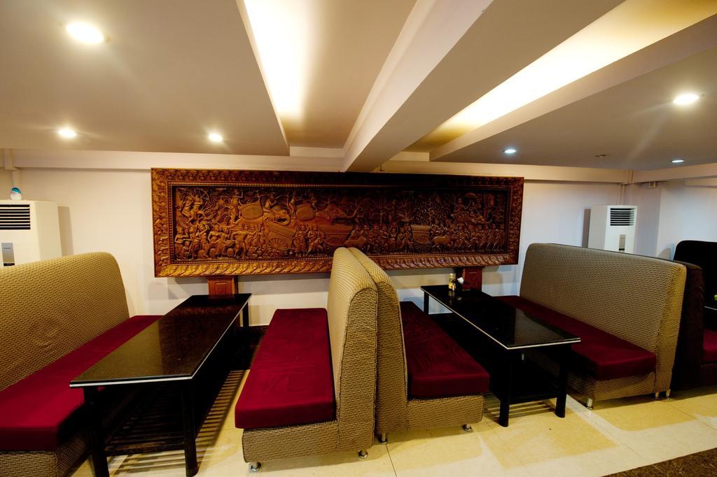 Circuit Hotel & Cafe - Nana Hotel พนมเปญ ภายนอก รูปภาพ