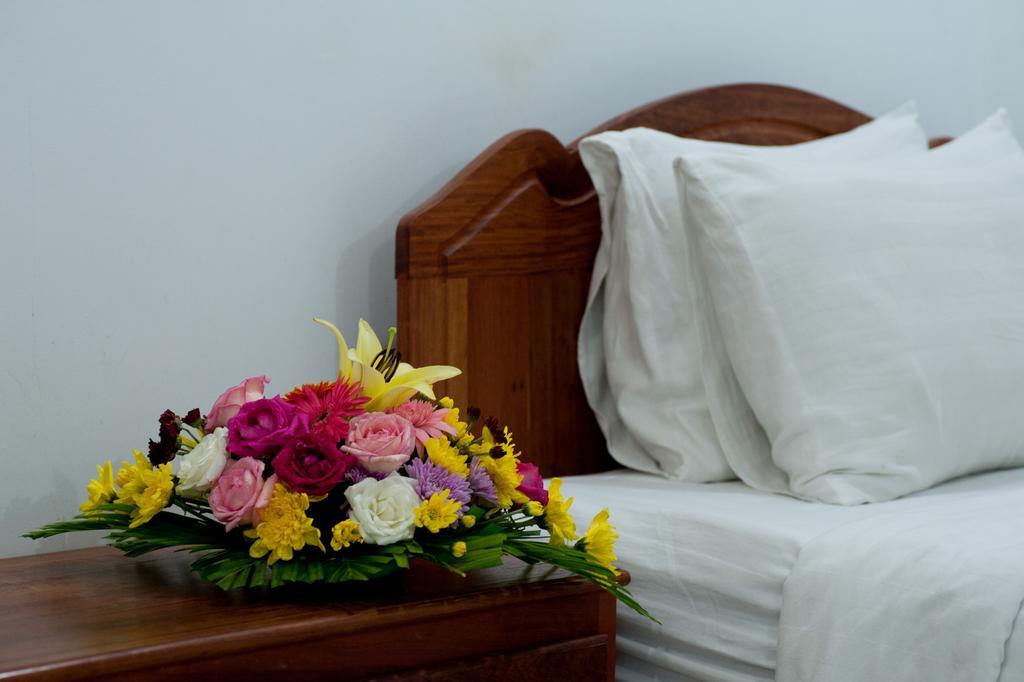 Circuit Hotel & Cafe - Nana Hotel พนมเปญ ภายนอก รูปภาพ
